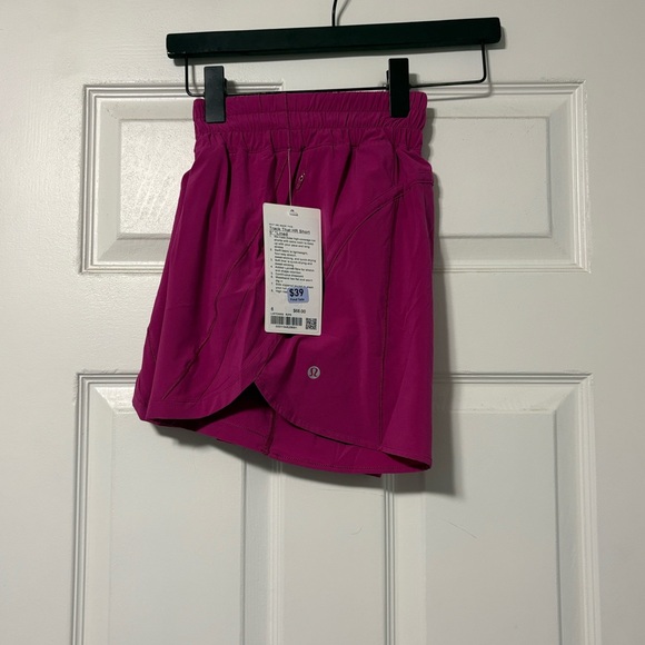 NWT lululemon Ripened Raspberry Track That 5” Size 6 - Picture 3 of 3